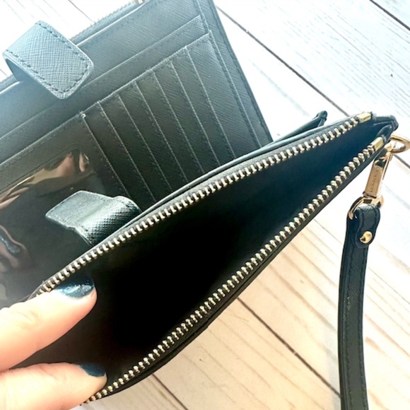 Michael Kors Jet Set Large Leather Smartphone Wristlet Wallet - Picture 5 of 7